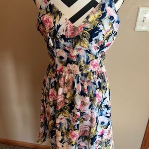 Floral v neck dress Sz m